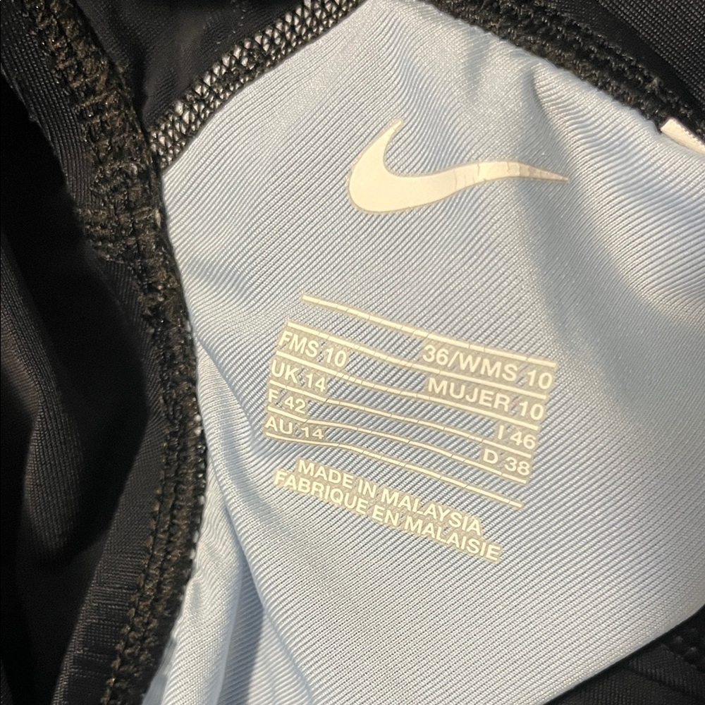 Nike Women’s Fastback Swimsuit - Picture 4 of 8